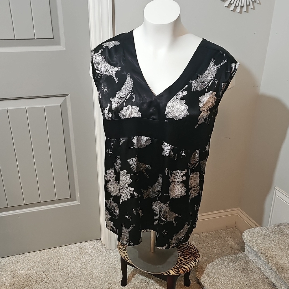 Lia Lee Chic Black and White Floral Blouse